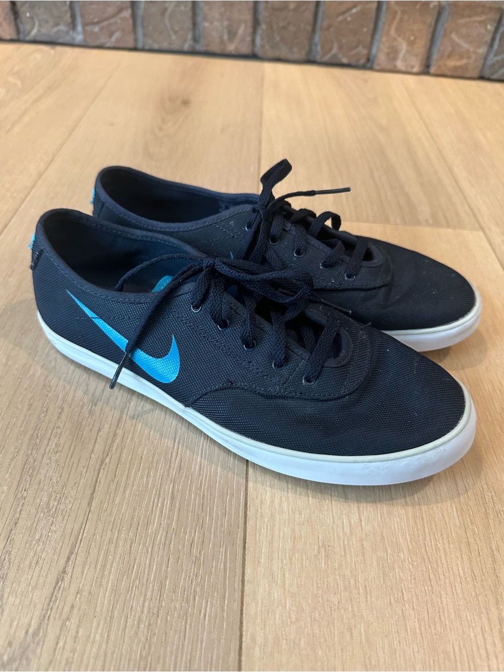 Nike Women’s Navy Canvas Low-Top Sneakers with Blue Swoosh